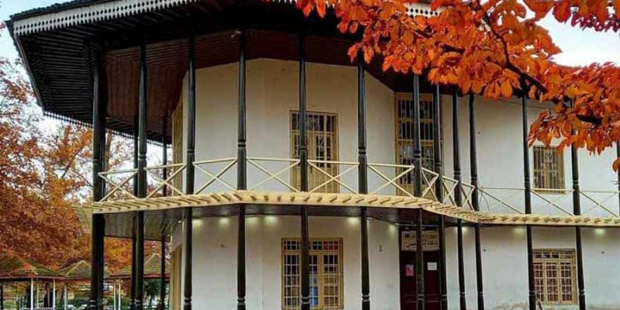 عمارت کلاه فرنگی کجاست؟